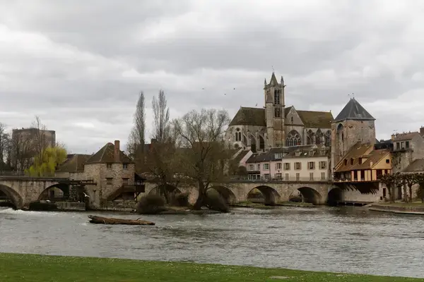  conformes et adaptées aux véhicules électriques. Installateur borne de recharge Moret-Loing-et-Orvanne